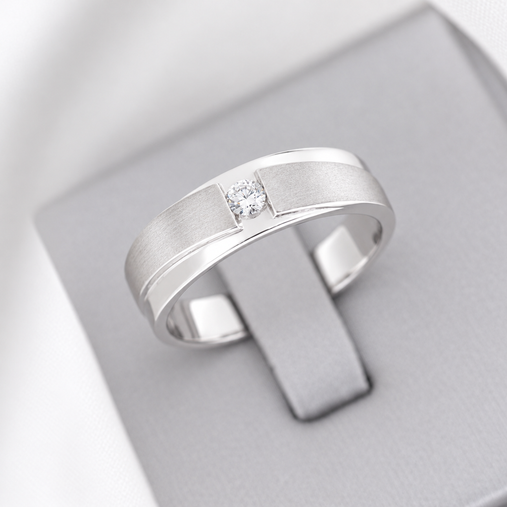 M123 - 6 mm. Natural Diamond 0.08 ct