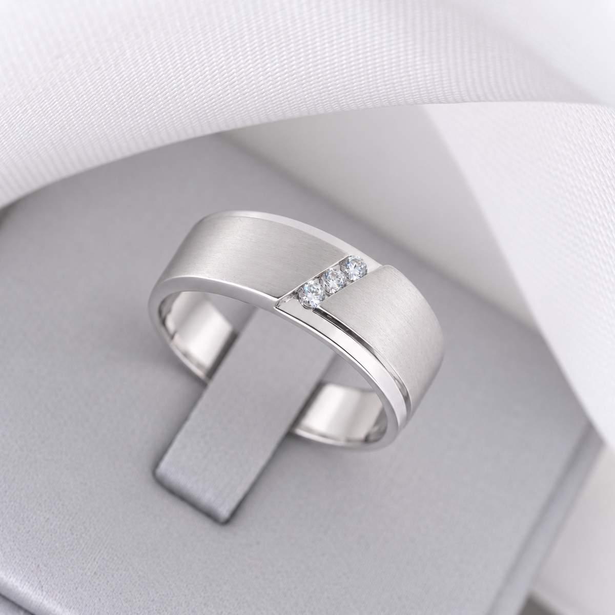 M116 - 7 mm. Natural Diamond Ring