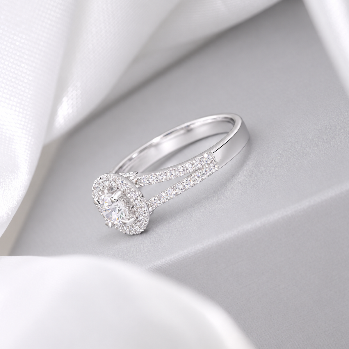 ์0.30 CT Halo Design GIA Natural Diamond