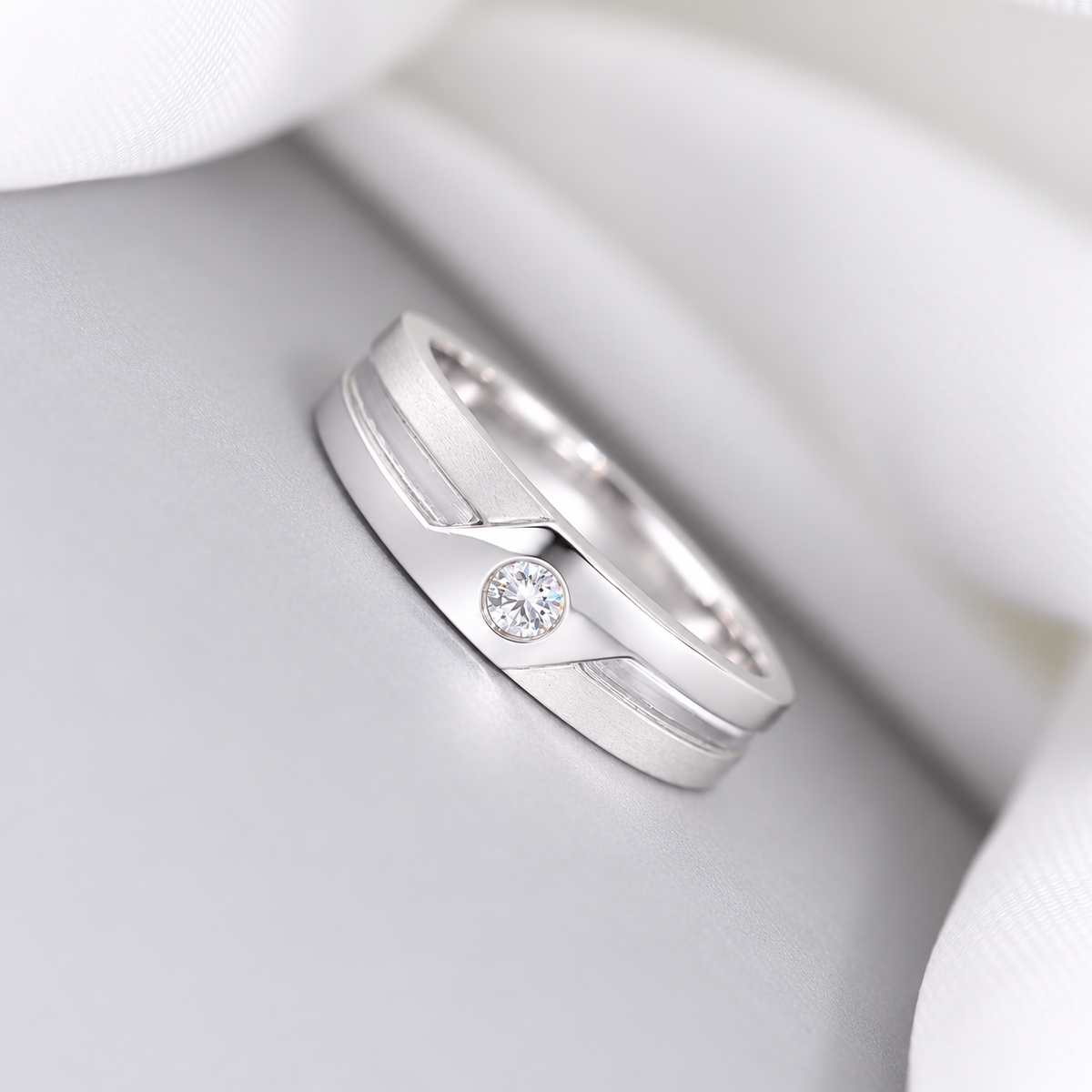 M102 - 5.5 mm. Natural Diamond