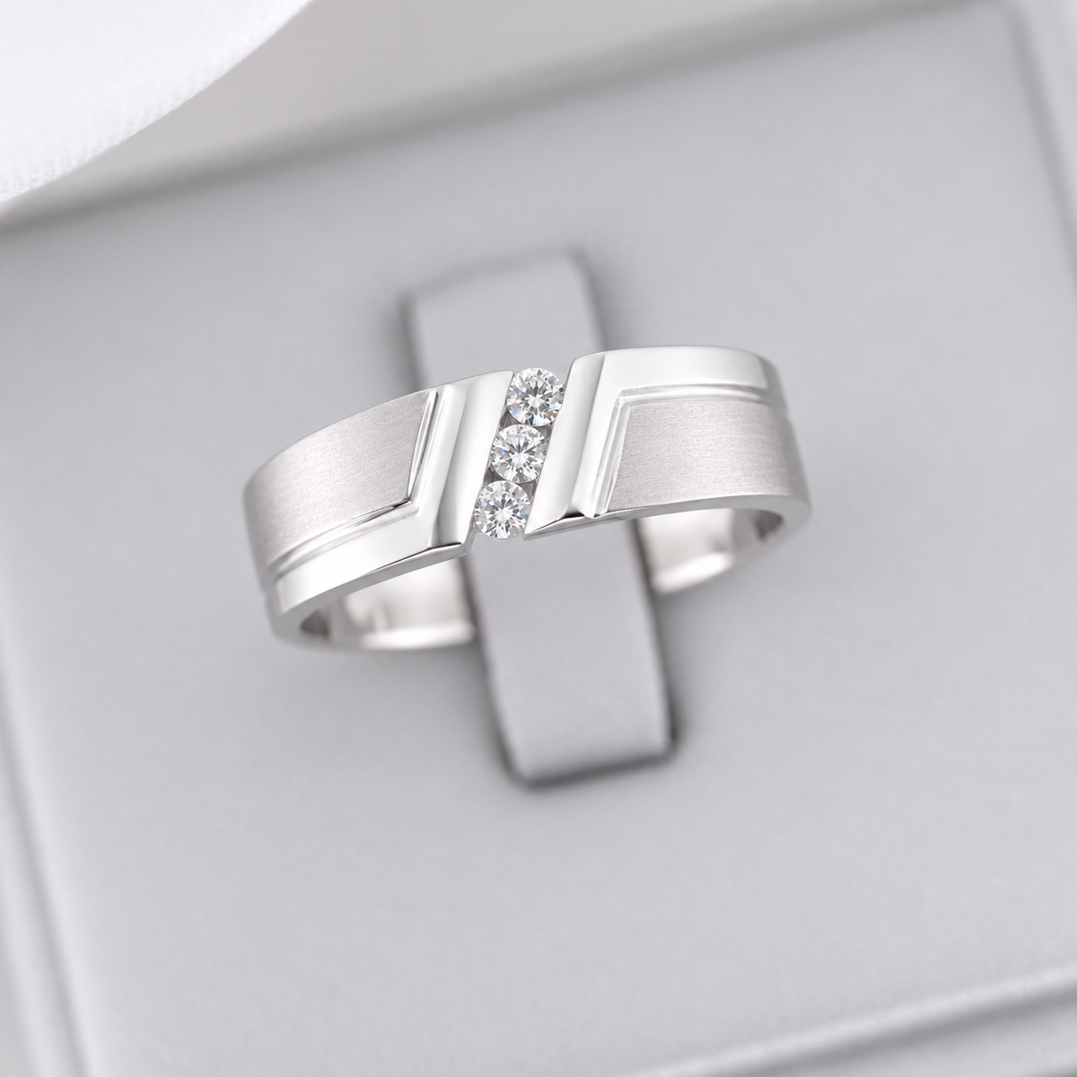 M127 - 6 mm. Natural Diamond Ring