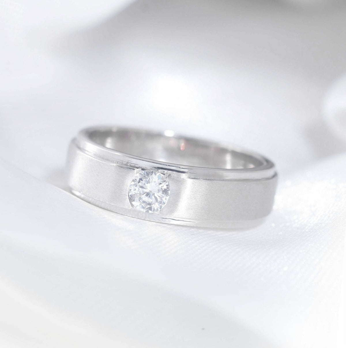 M68 - Natural Diamond 0.30 CT GIA - หน้ากว้าง 6 mm.- ตันทั้งวง