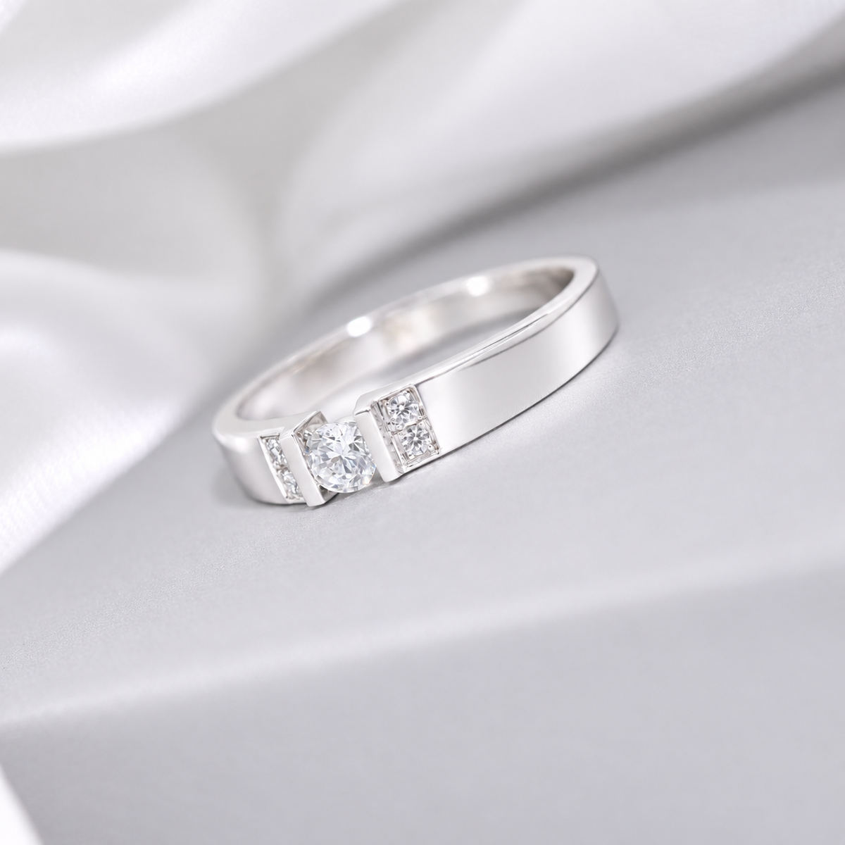 M114 - 4 mm. 0.20 CT GIA Natural Diamond