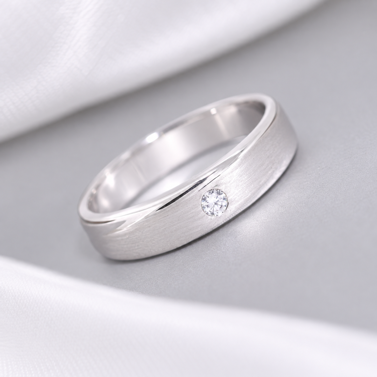 M56 - 4.5 mm. Natural Diamond Ring