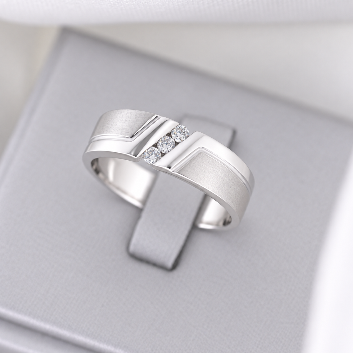 M127 - 6 mm. Natural Diamond Ring