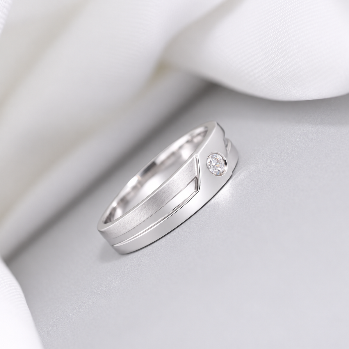 M102 - 5.5 mm. Natural Diamond