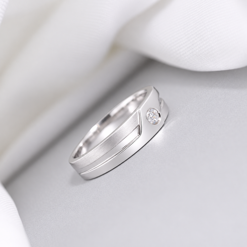 M102 - 5.5 mm. Natural Diamond