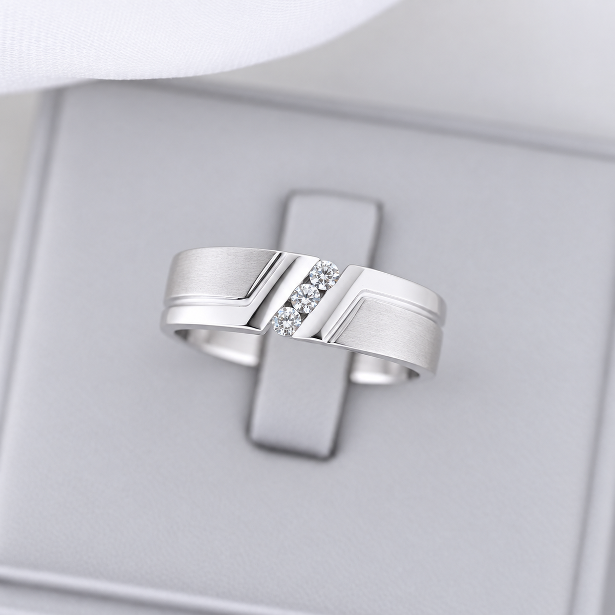 M127 - 6 mm. Natural Diamond Ring