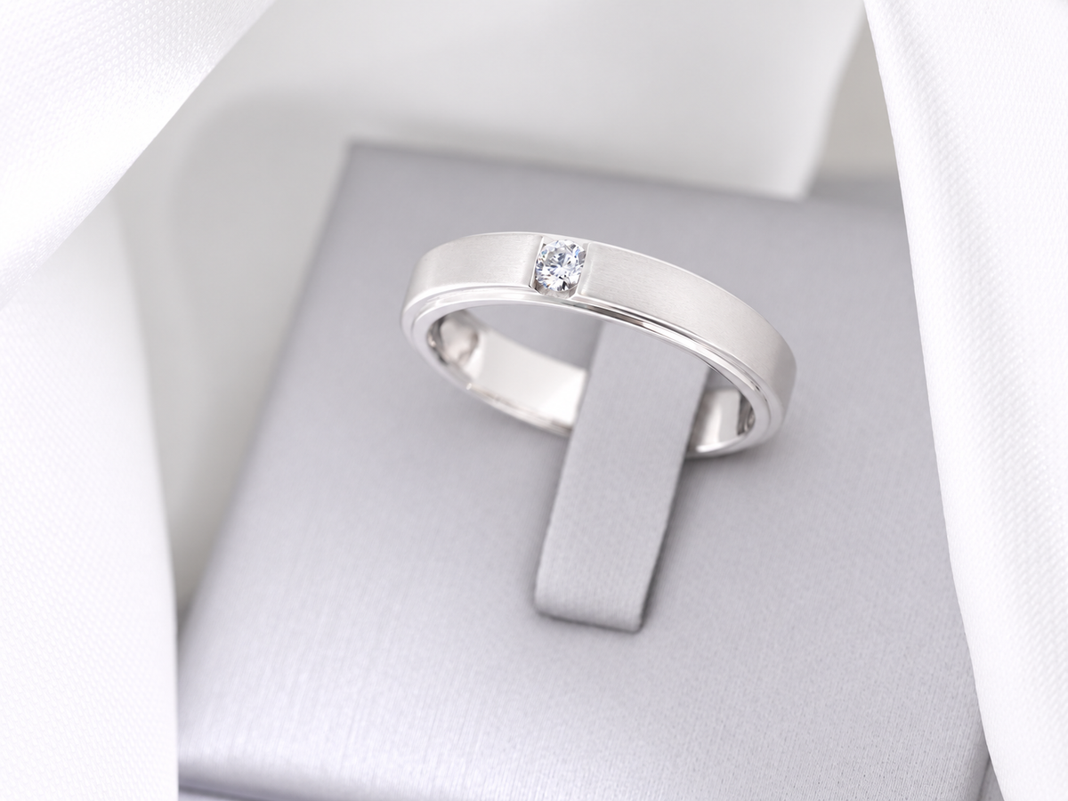 M105 - 4 mm. Natural Diamond