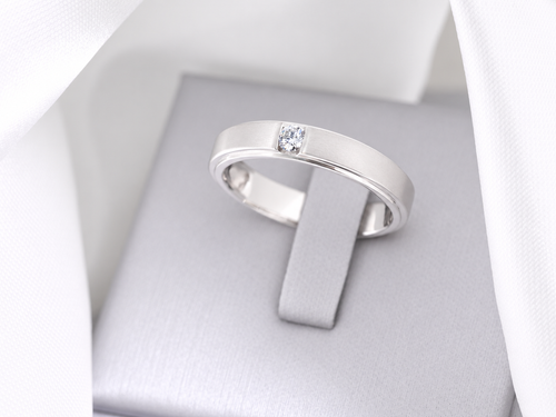 M105 - 4 mm. Natural Diamond