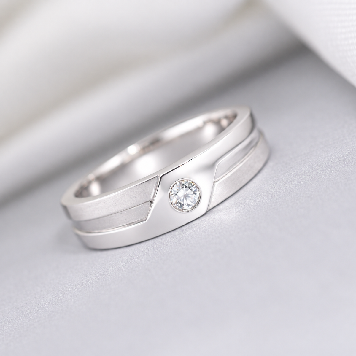 M102 - 5.5 mm. Natural Diamond