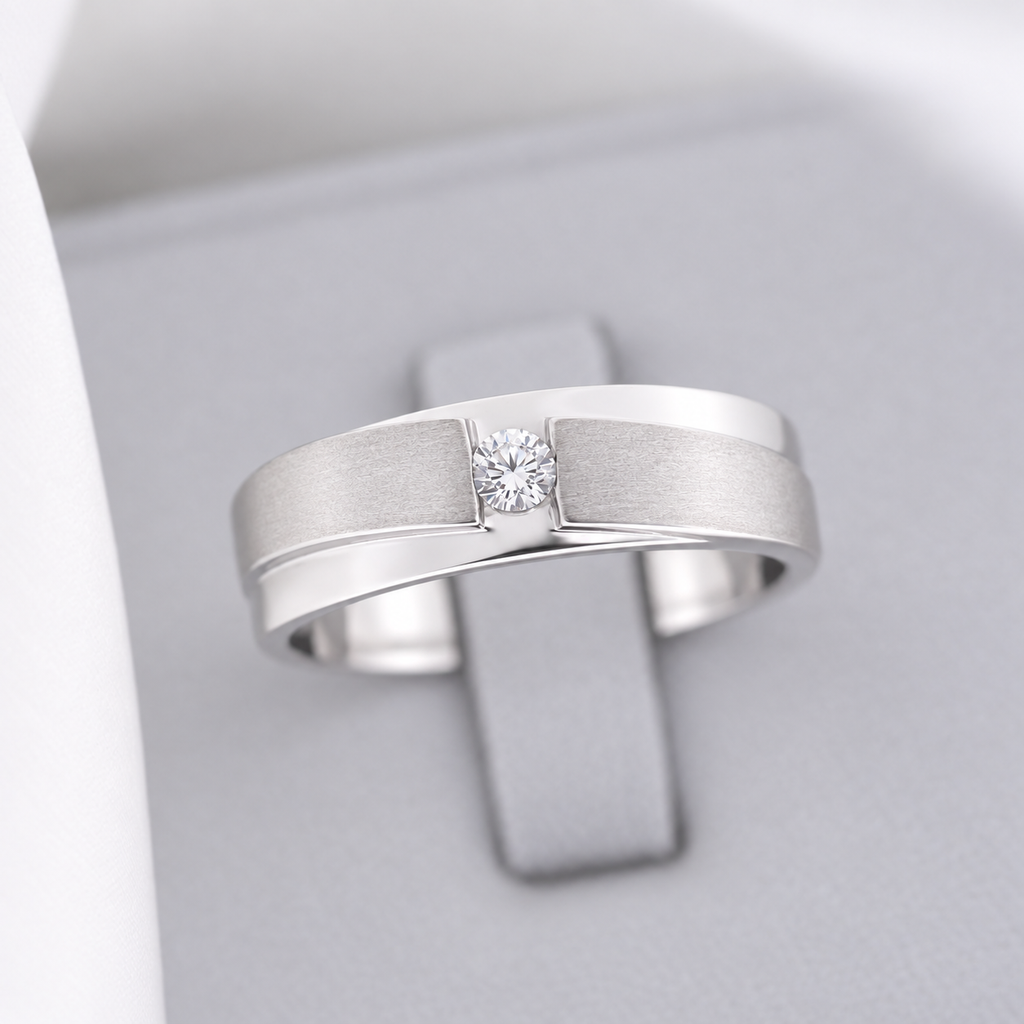 M123 - 6 mm. Natural Diamond 0.08 ct