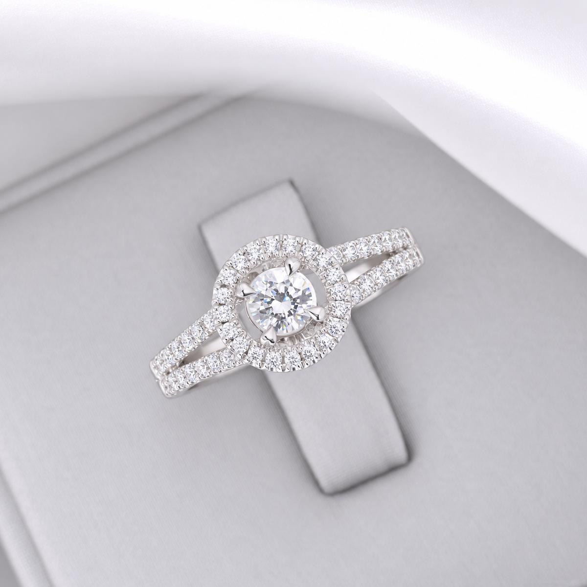 ์0.30 CT Halo Design GIA Natural Diamond