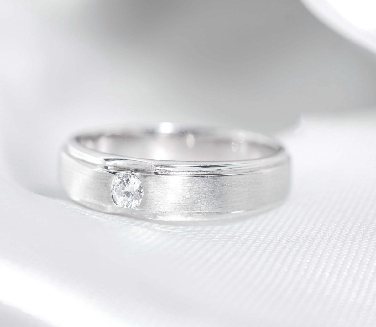 M68 - Natural Diamond 0.30 CT GIA - หน้ากว้าง 6 mm.- ตันทั้งวง
