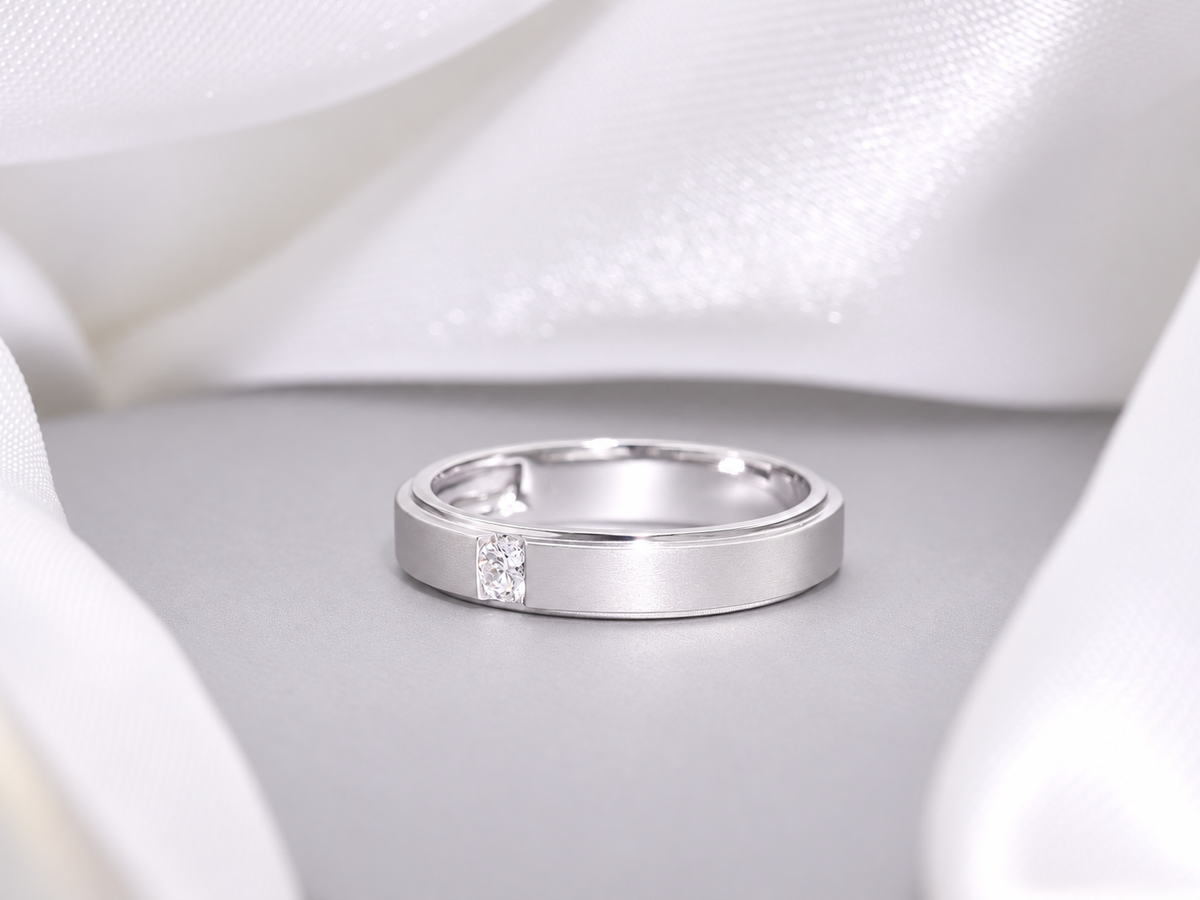 M105 - 4 mm. Natural Diamond