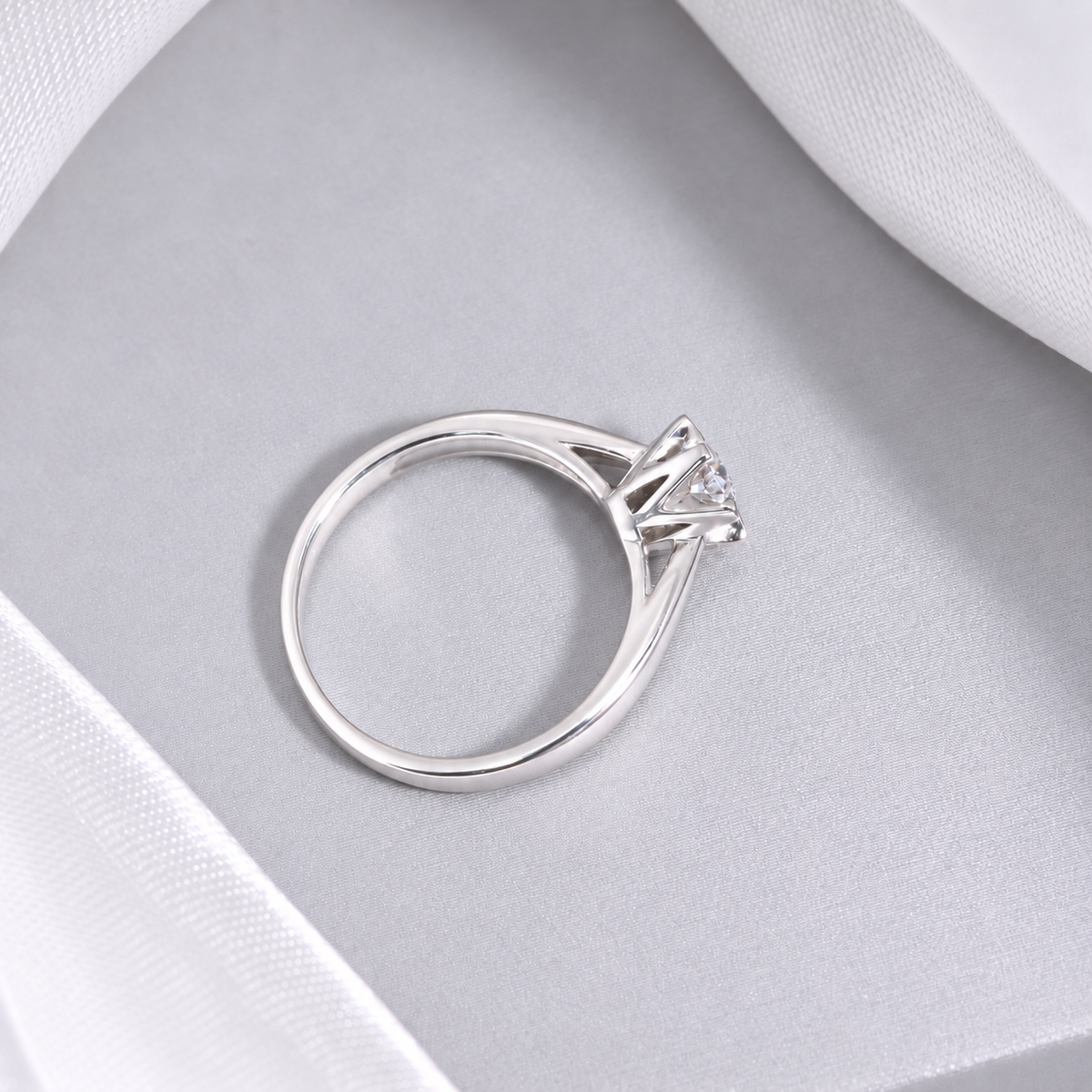 NW6 - 0.30 CT GIA Natural Diamond