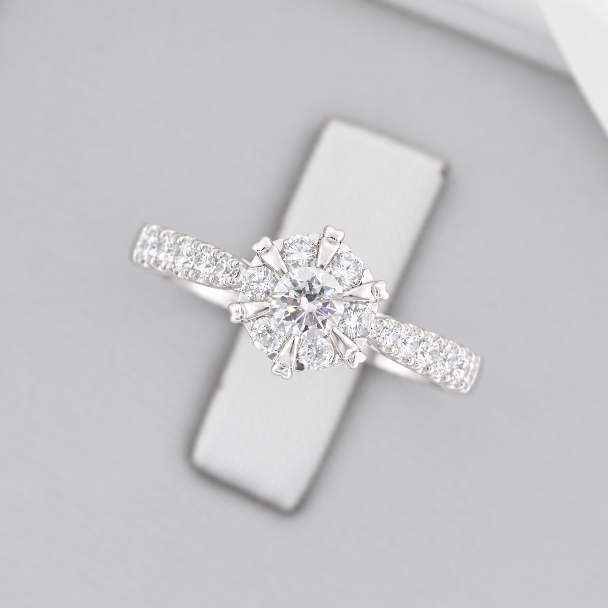 ์NW28 - 0.20 CT GIA Natural Diamond with Side Stone