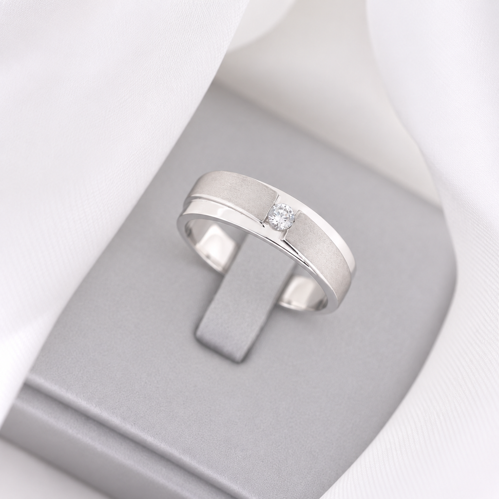 M123 - 6 mm. Natural Diamond 0.08 ct