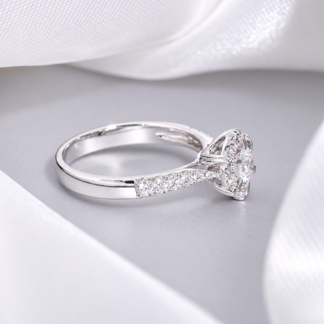 ์NW27 - 0.30 CT GIA Natural Diamond with Side Stone