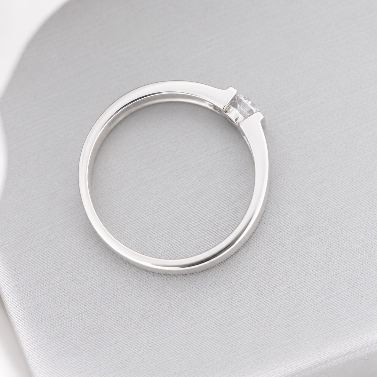 M114 - 4 mm. 0.20 CT GIA Natural Diamond