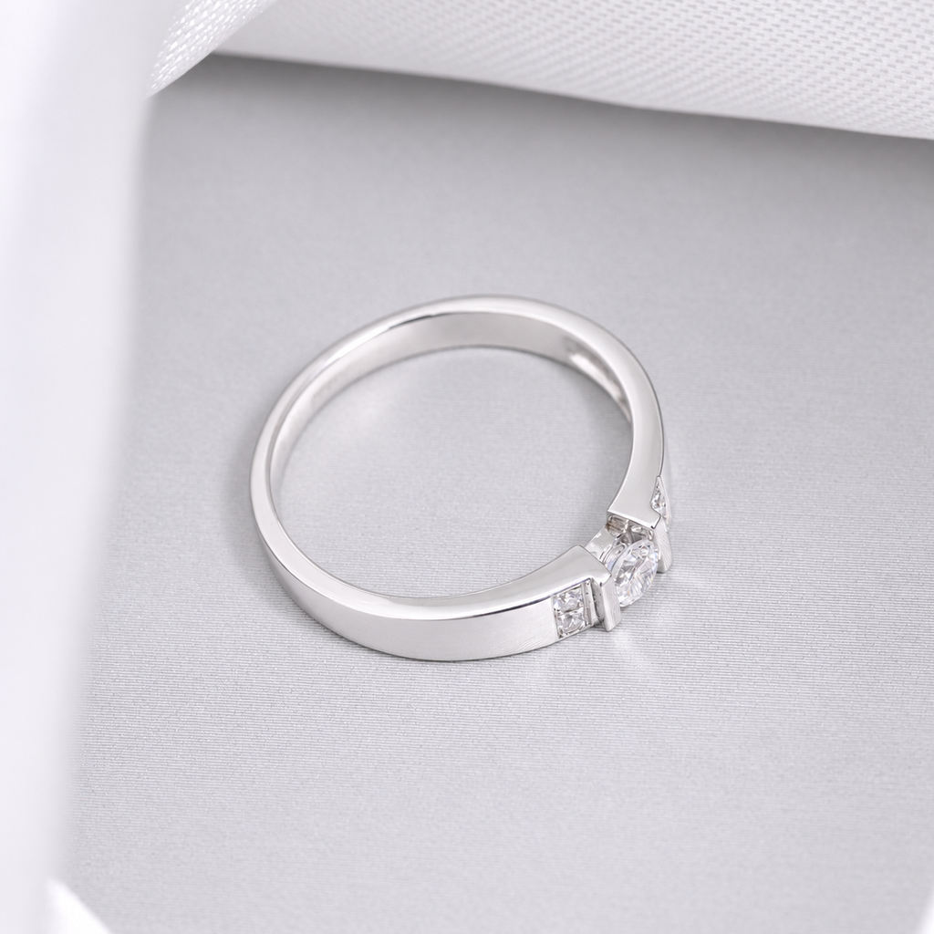 M114 - 4 mm. 0.20 CT GIA Natural Diamond