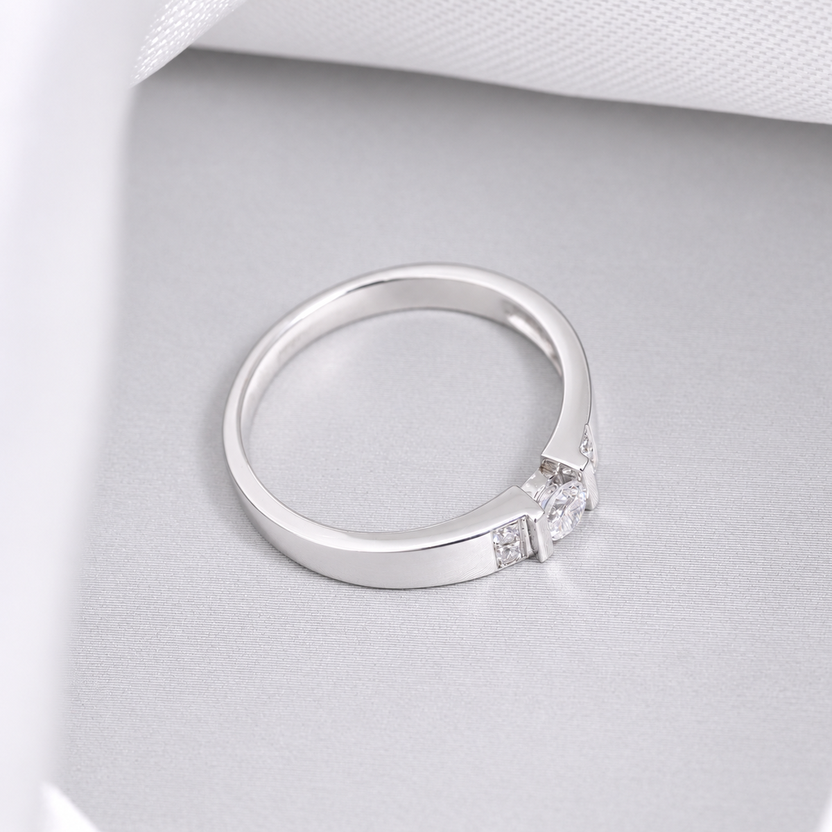 M114 - 4 mm. 0.20 CT GIA Natural Diamond