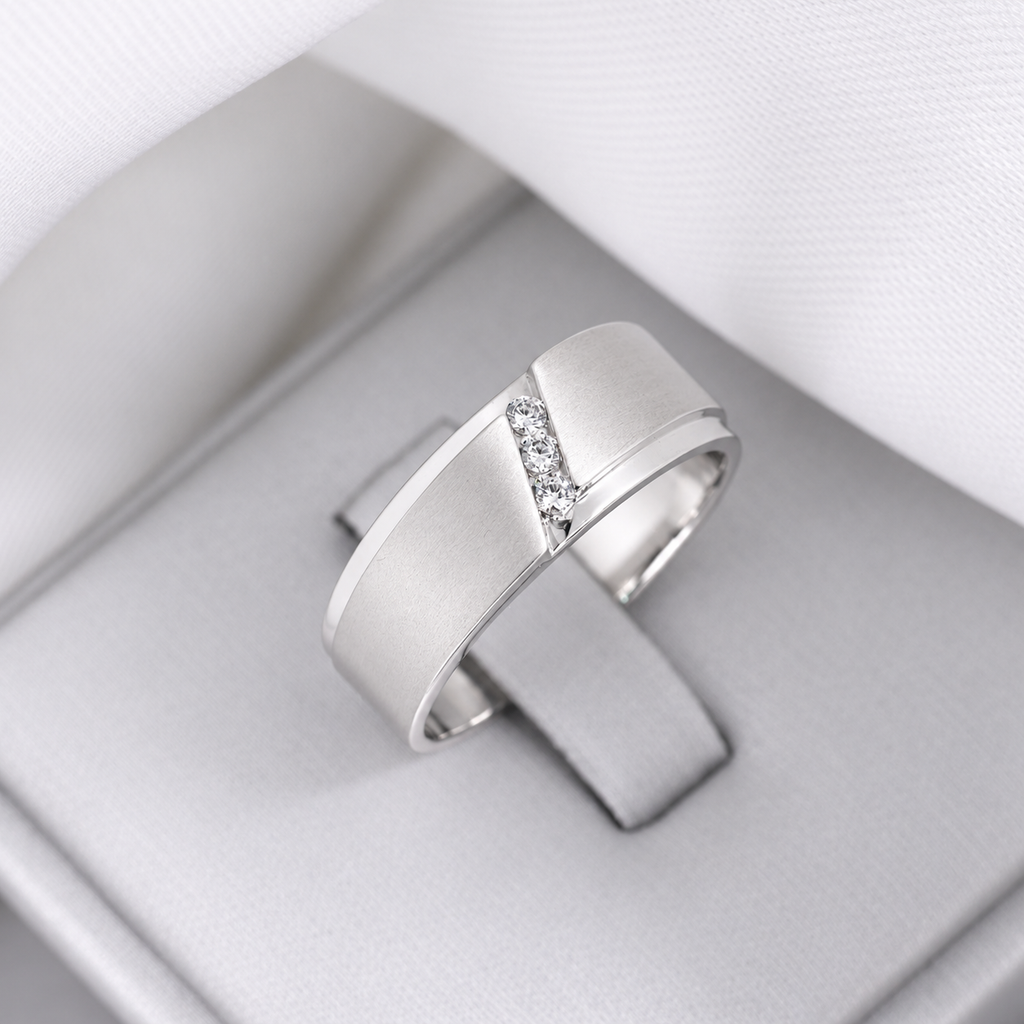 M116 - 7 mm. Natural Diamond Ring