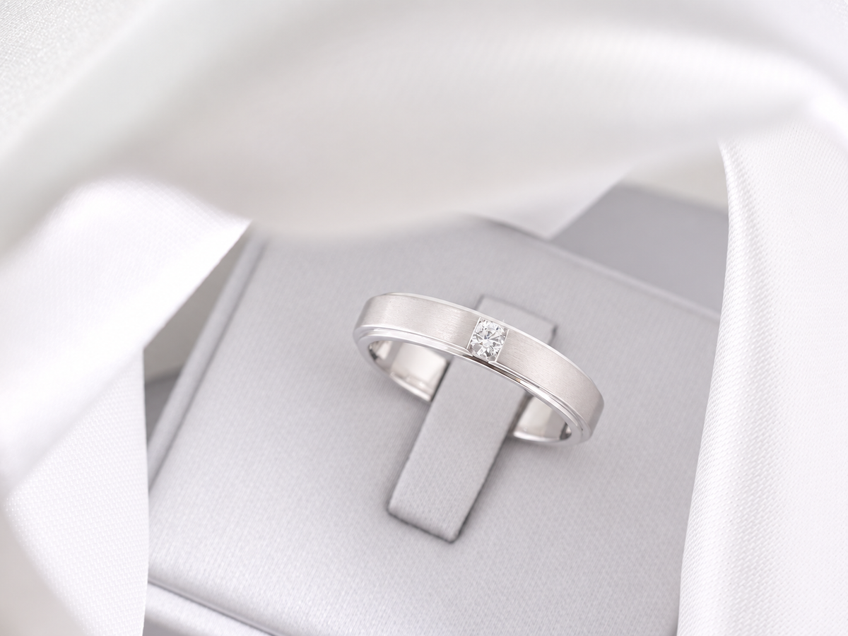 M105 - 4 mm. Natural Diamond