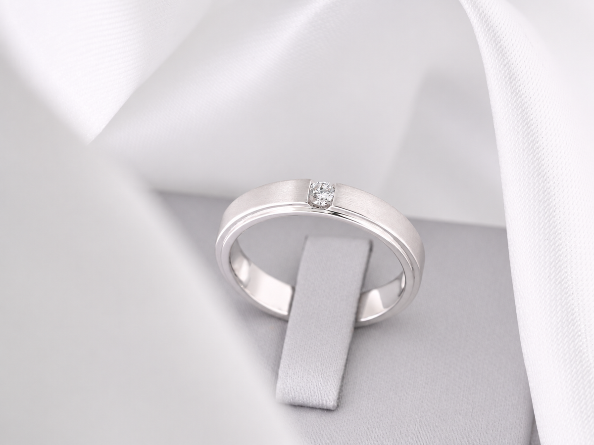 M105 - 4 mm. Natural Diamond