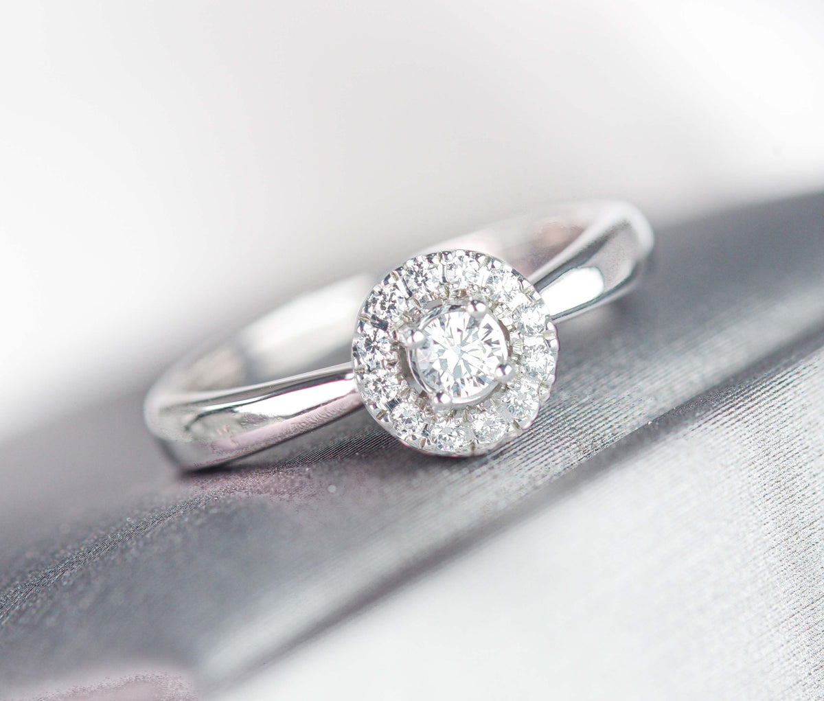 W52 - Minimal Natural Diamond Ring