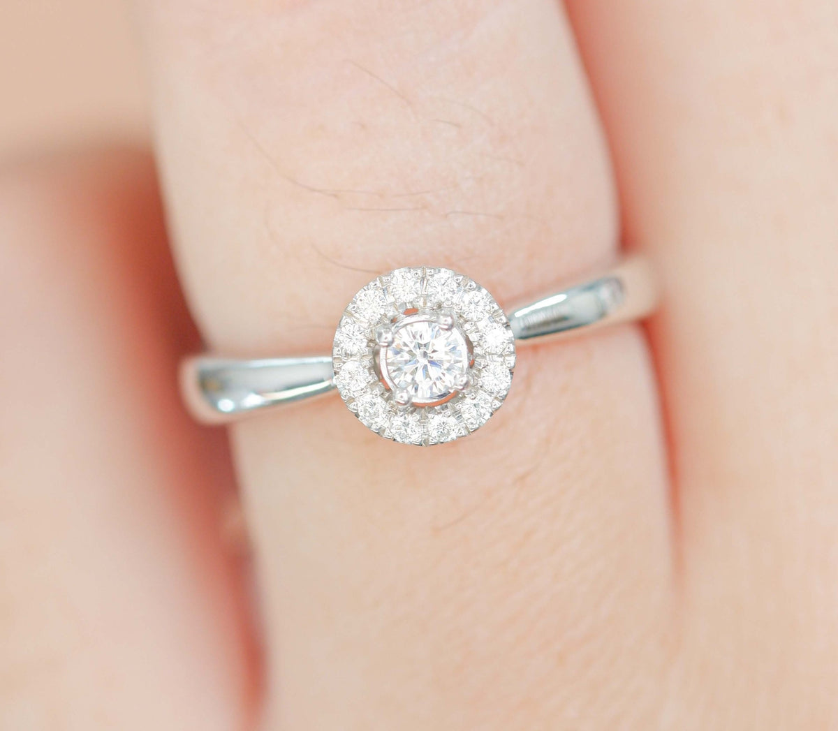 W52 - Minimal Natural Diamond Ring