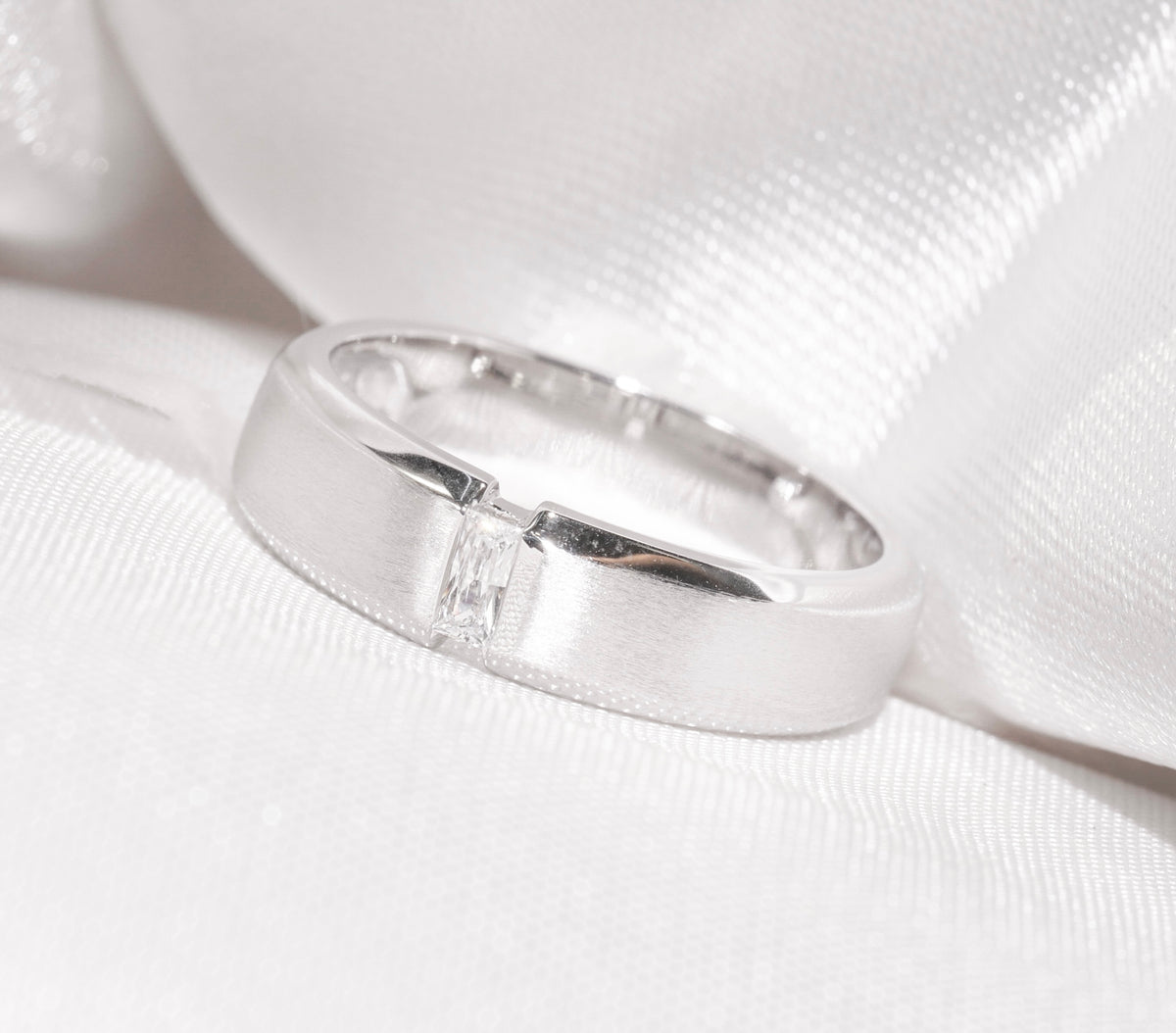 M107 -  Natural Diamond 0.15 CT - หน้ากว้าง 5.7 mm.