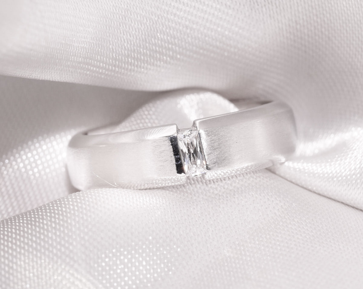 M107 -  Natural Diamond 0.15 CT - หน้ากว้าง 5.7 mm.