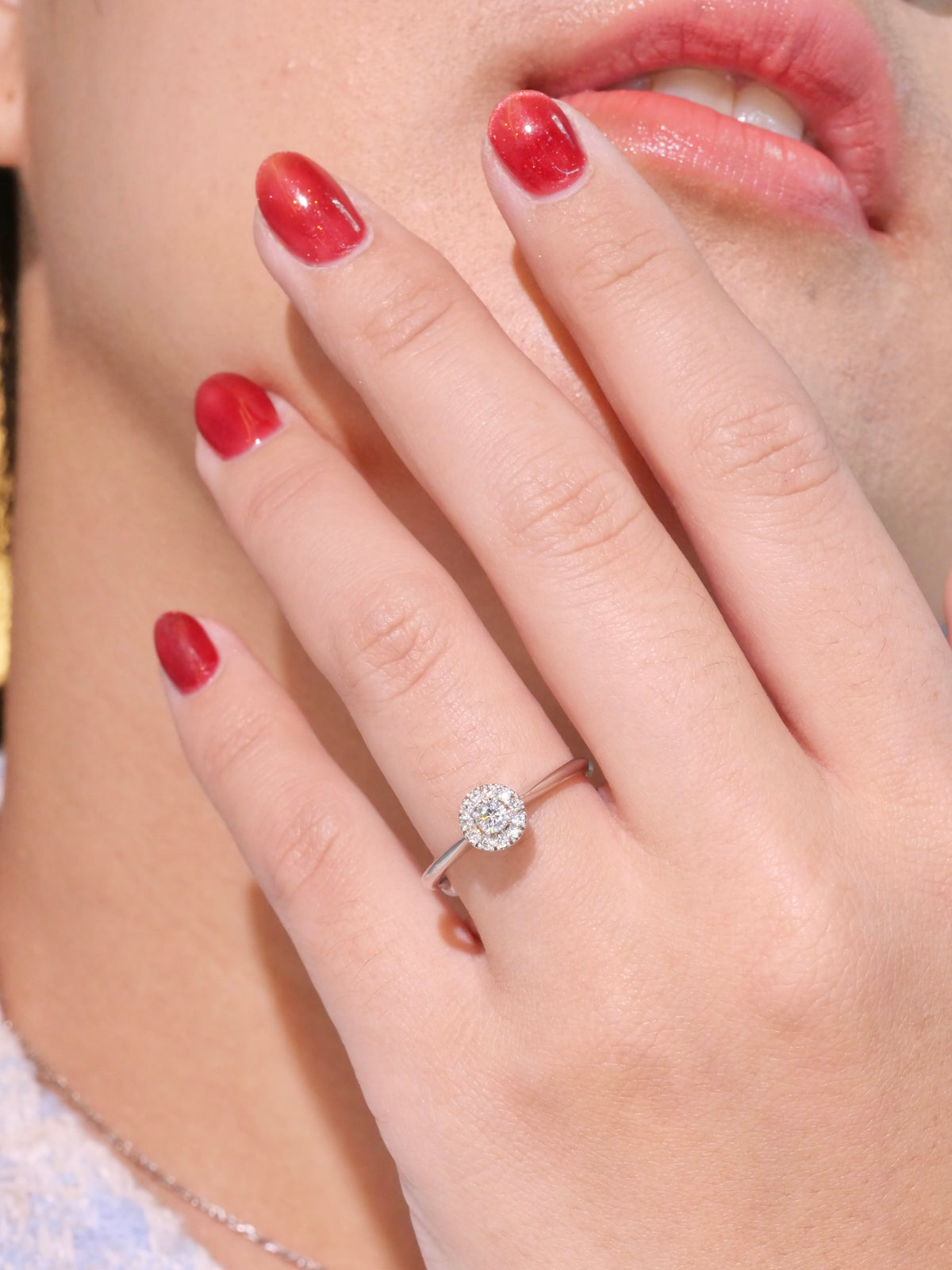 W01 - 0.10 CT Halo Diamond - Minimal Natural Diamond Style Ring