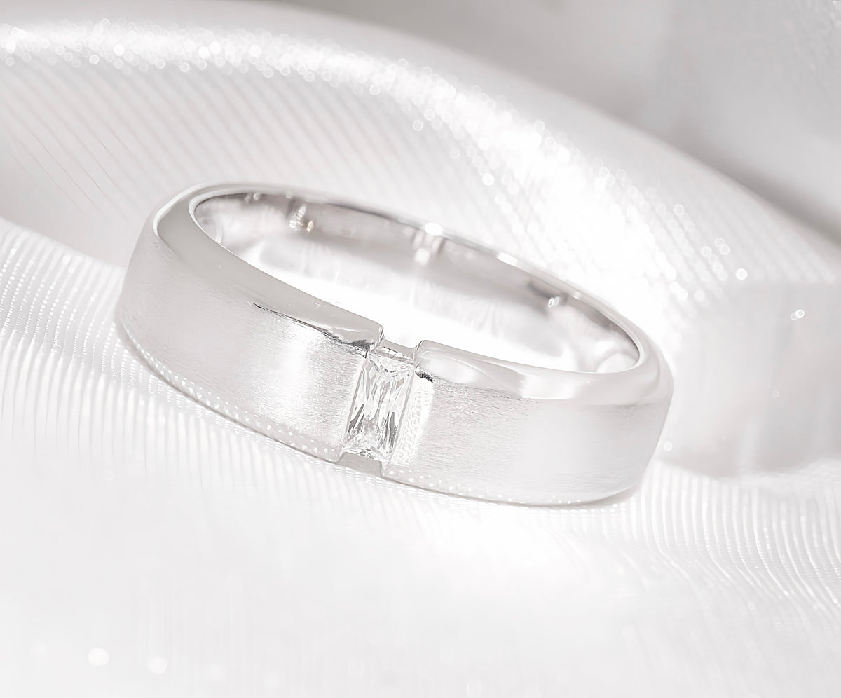 M107 -  Natural Diamond 0.15 CT - หน้ากว้าง 5.7 mm.