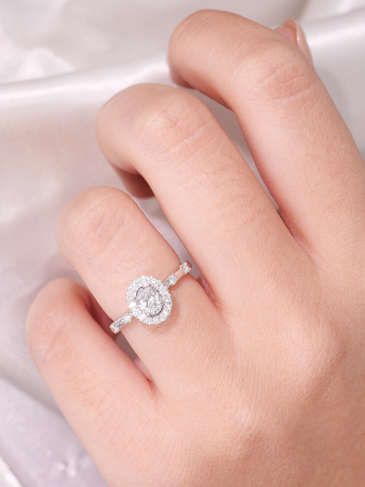 NW11 - 0.30 CT GIA Oval Natural Diamond Women Ring
