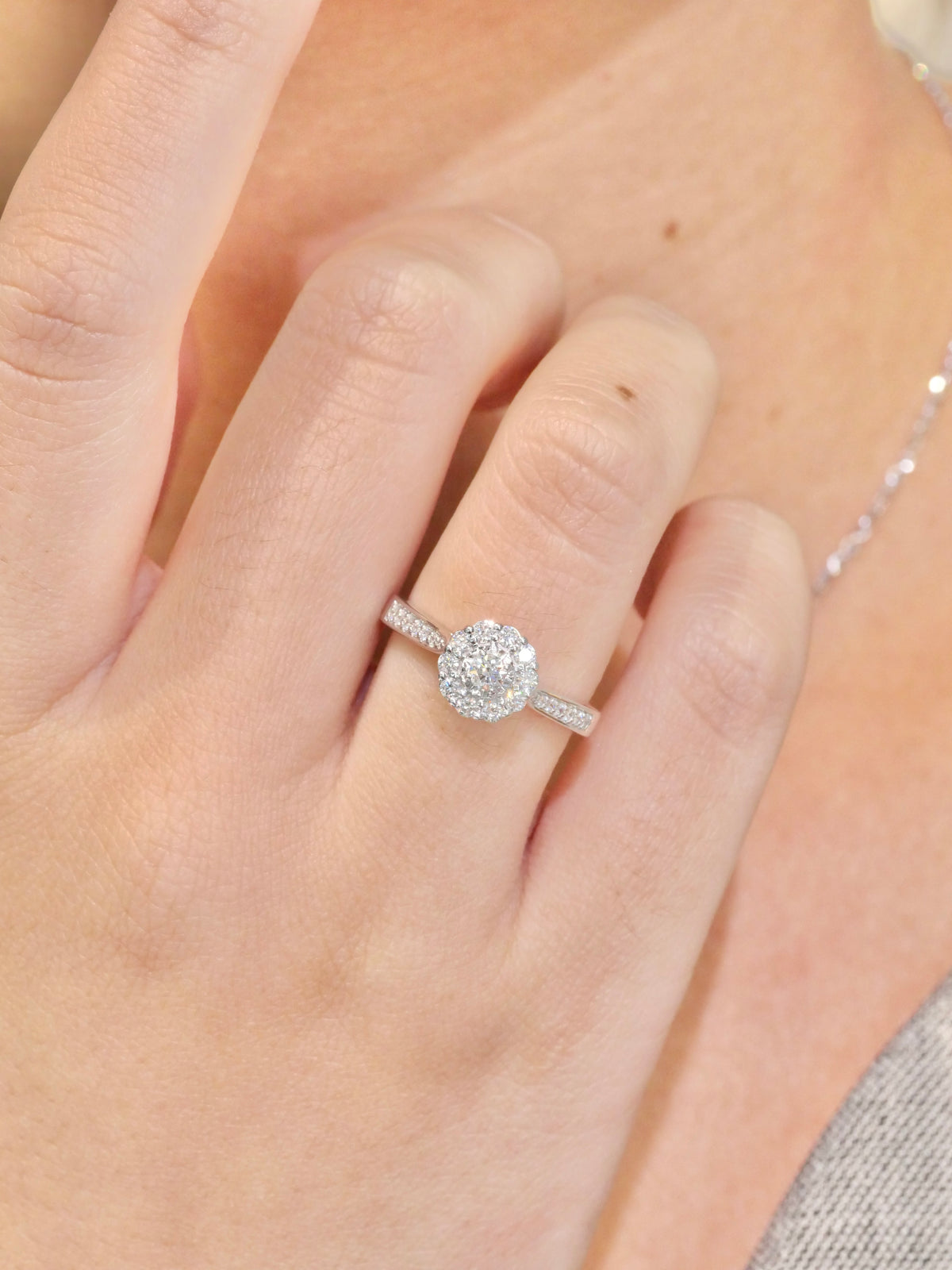 W72 - Natural Diamond Ring