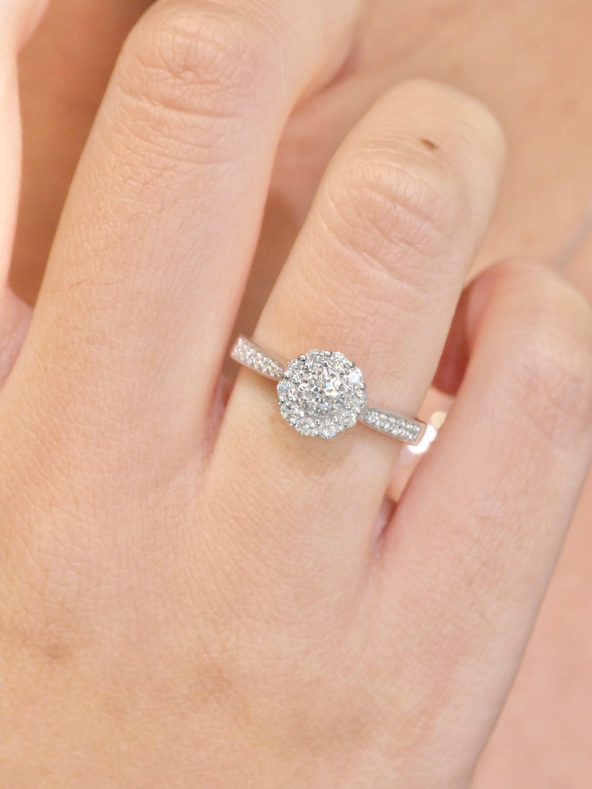 W72 - Natural Diamond Ring