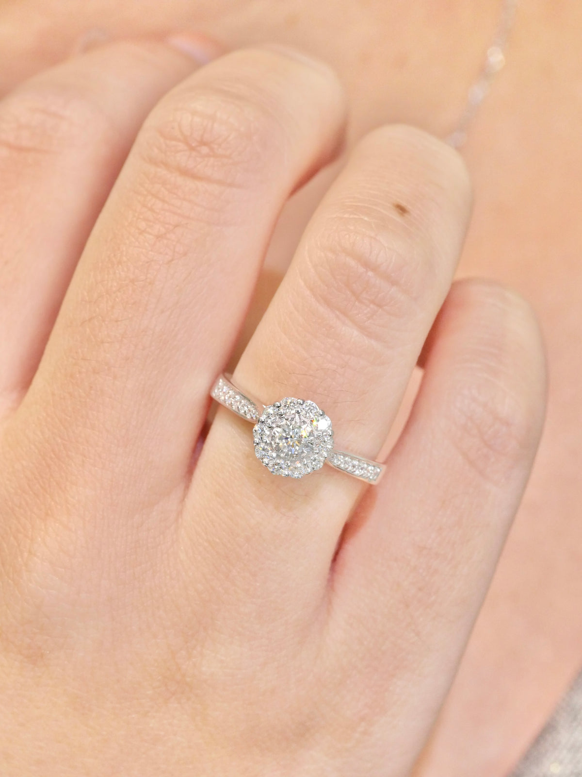 W72 - Natural Diamond Ring
